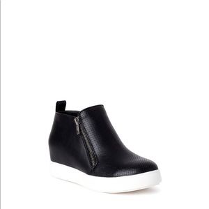 Time and tru wide width wedges sneakers NWT